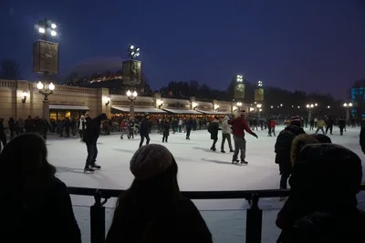 Pista McCormick Tribune no Millennium Park. Foto de 2017-12-29; referência histórica do local, não do evento de Natal de 2026.