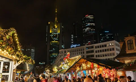 Weihnachtsmarkt an der Hauptwache, fotografiert 2025. Archivansicht des Veranstaltungsorts; die Gestaltung 2026 kann abweichen.