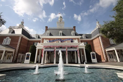 American-Adventure-Pavillon im EPCOT im Juni 2016. Tagesansicht des Ortes, keine Weihnachtsdekoration.