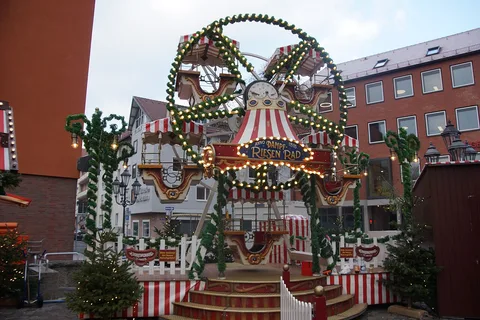 Kinderweihnacht — Hans-Sachs-Platz, fotografiert 2022. Archivansicht des Veranstaltungsorts; die Gestaltung 2026 kann abweichen.