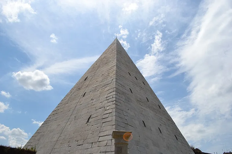 Foto: Piramide Cestia