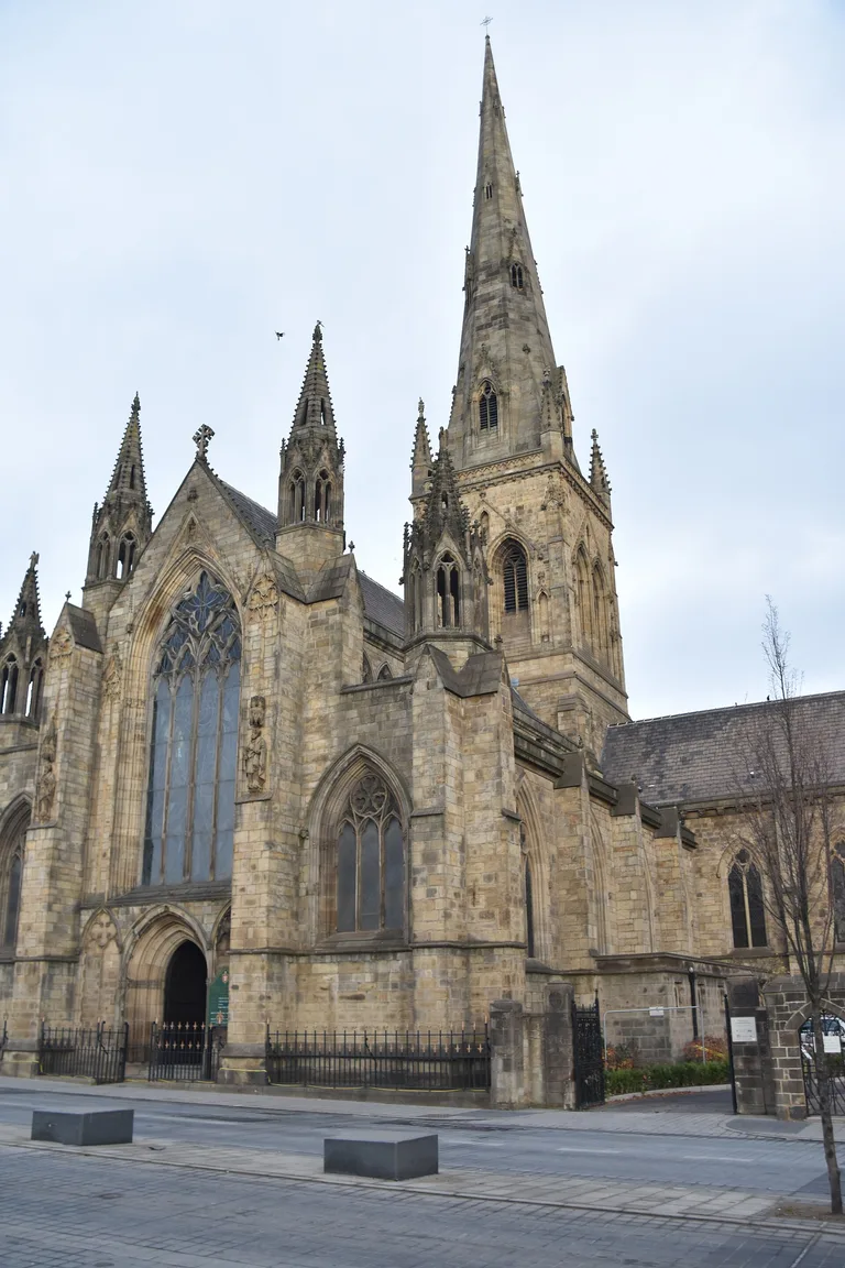 照片: 索尔福德座堂