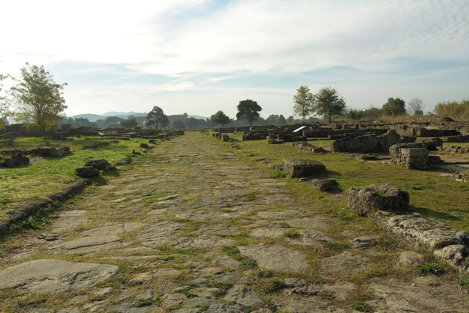 Foto: Nationalpark Cilento und Vallo di Diano mit den archäologischen Stätten von Paestum und Velia sowie der Certosa di Padula