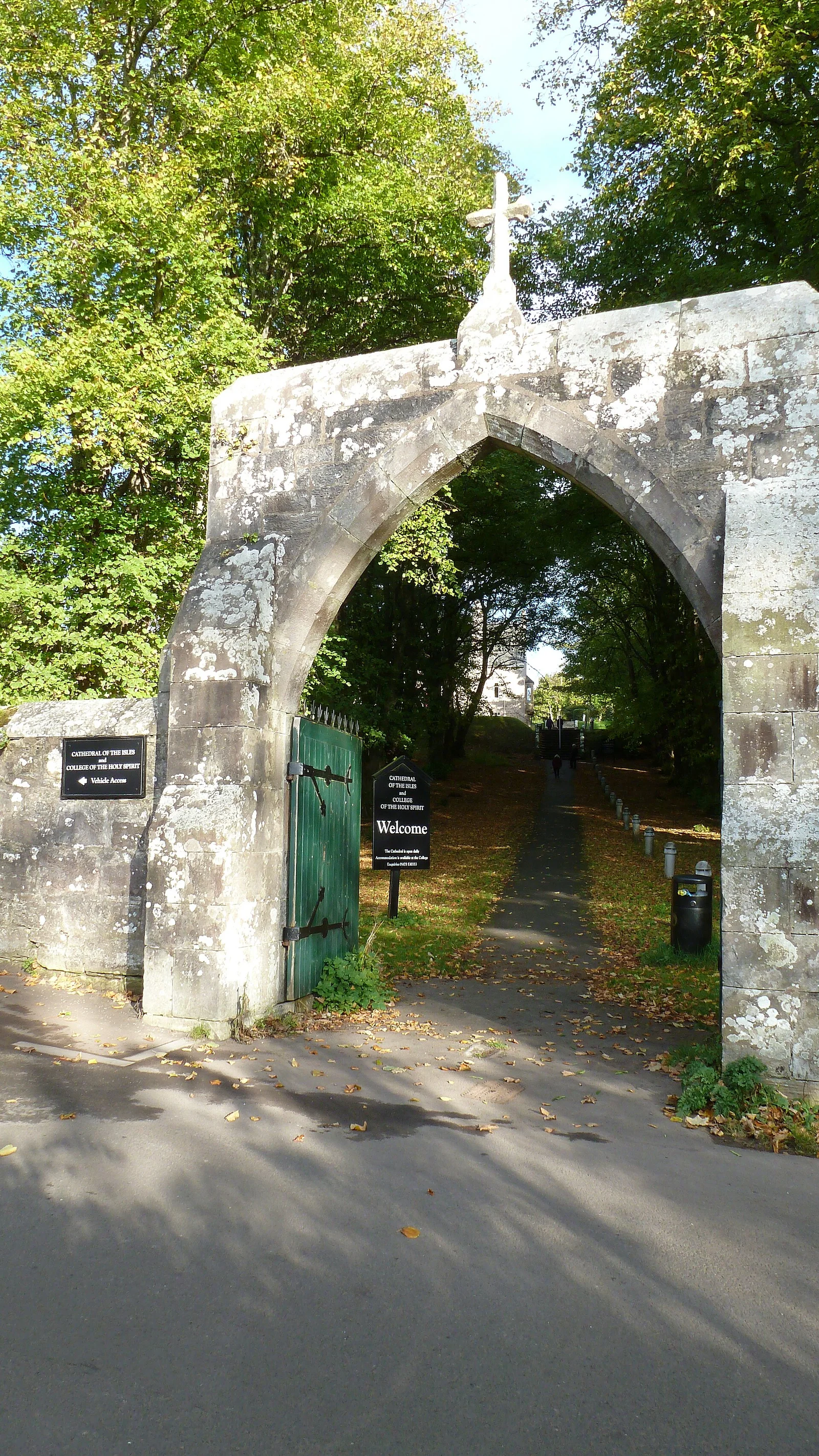 写真: 諸島大聖堂（Cathedral of The Isles）