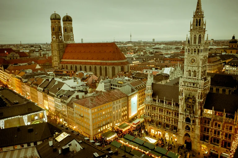 Foto: Münchner Christkindlmarkt am Marienplatz