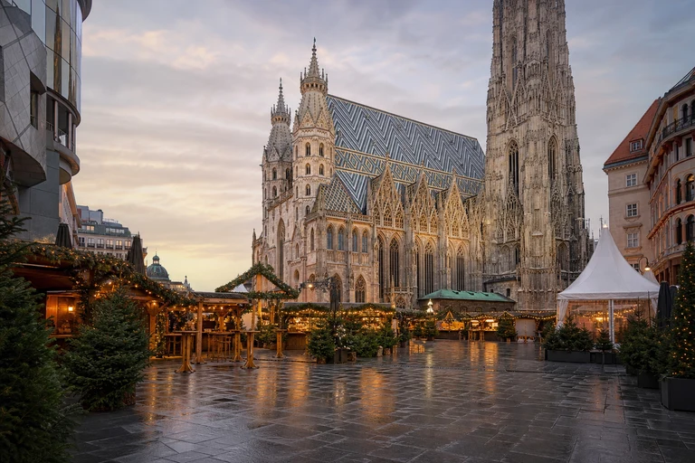 AI-generated editorial gallery context for Weihnachtsmarkt am Stephansplatz