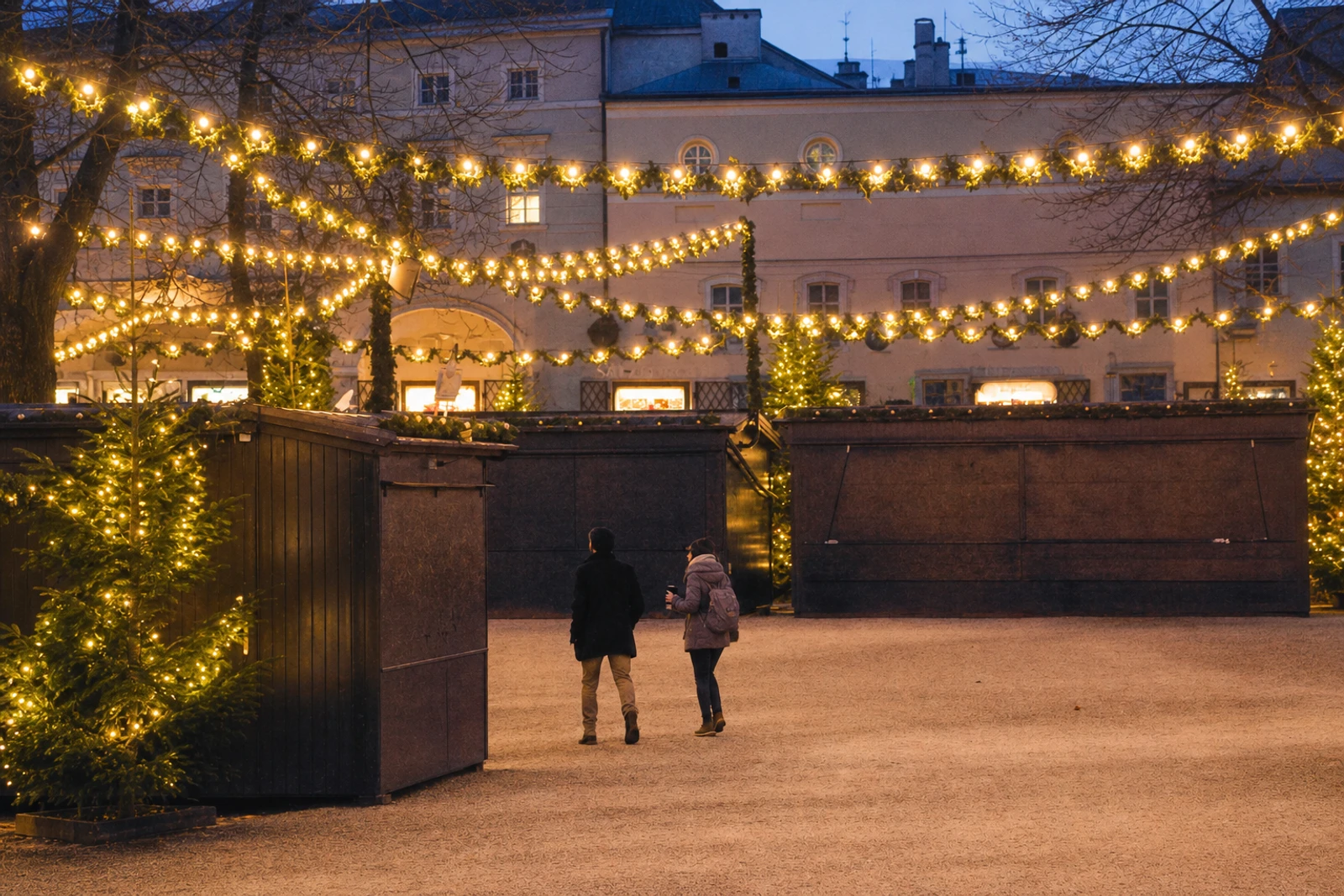Photo: Marché de Noël de Salzbourg sur la Domplatz et la Residenzplatz