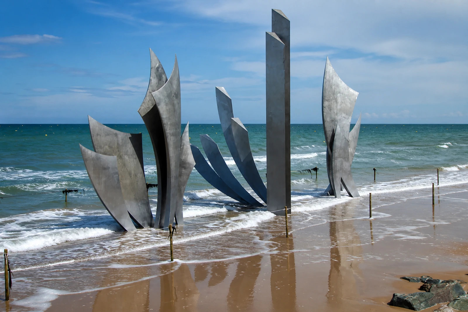 照片: 诺曼底登陆海滩，1944