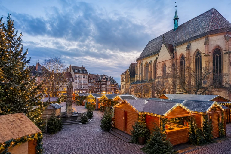 照片: Marché de Noël de la Place des Dominicains