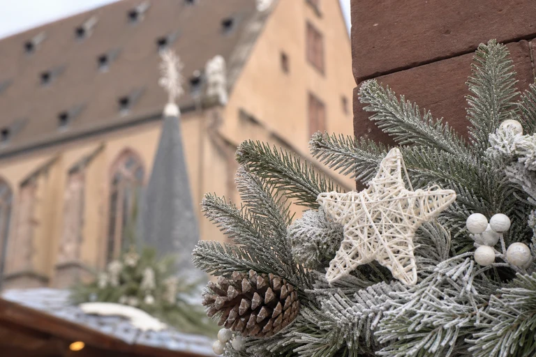 照片: Marché de Noël de la Place des Dominicains