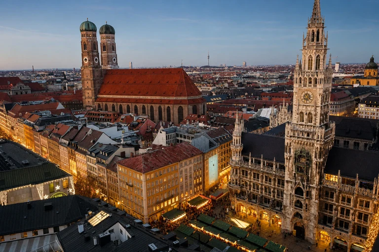 Foto: Münchner Christkindlmarkt am Marienplatz