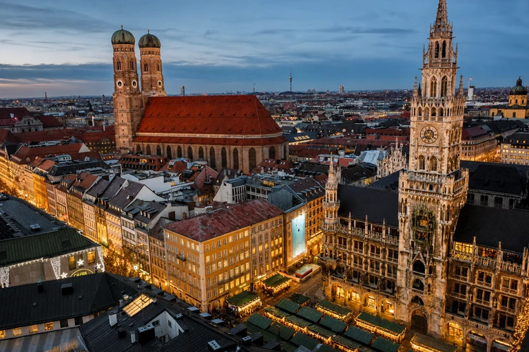 Foto: Münchner Christkindlmarkt am Marienplatz