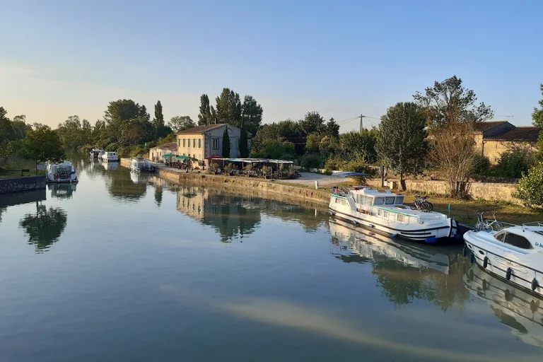 照片: 米迪运河（Canal du Midi）