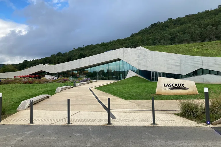 照片: 維澤爾河谷史前遺址與裝飾洞窟