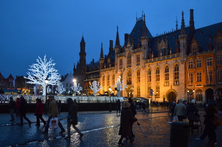 照片: 布鲁日市场圣诞集市（Kerstmarkt Markt Brugge）