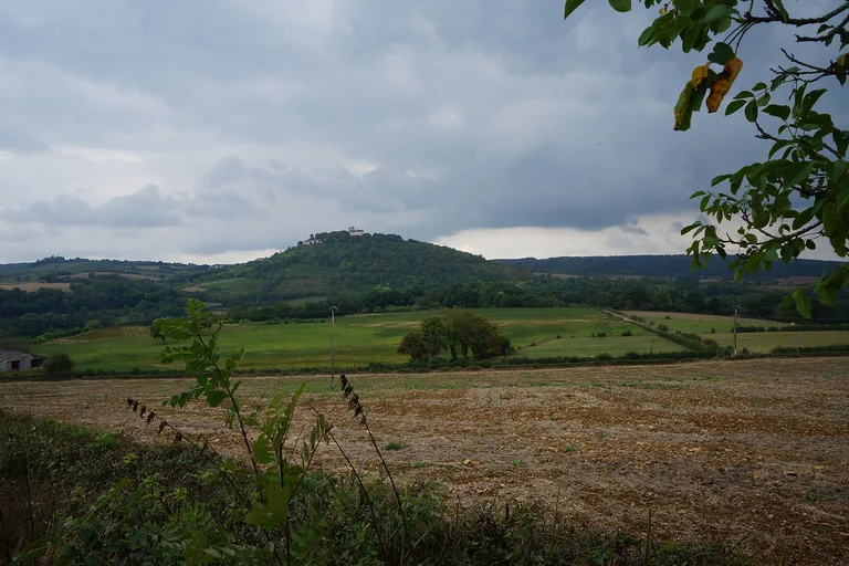 Foto: Vézelay, Kirche und Hügel