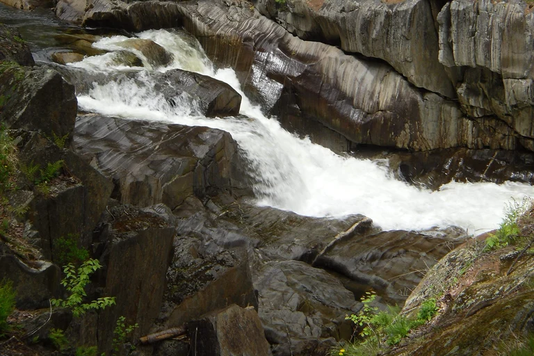 Coos Canyon fall foliage scenic stop in New England