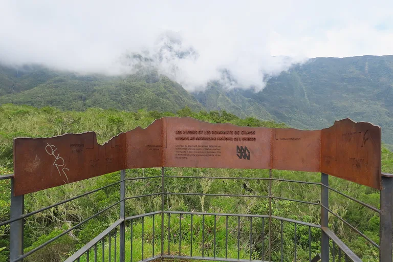 Photo: Pitons, cirques et remparts de l’île de La Réunion