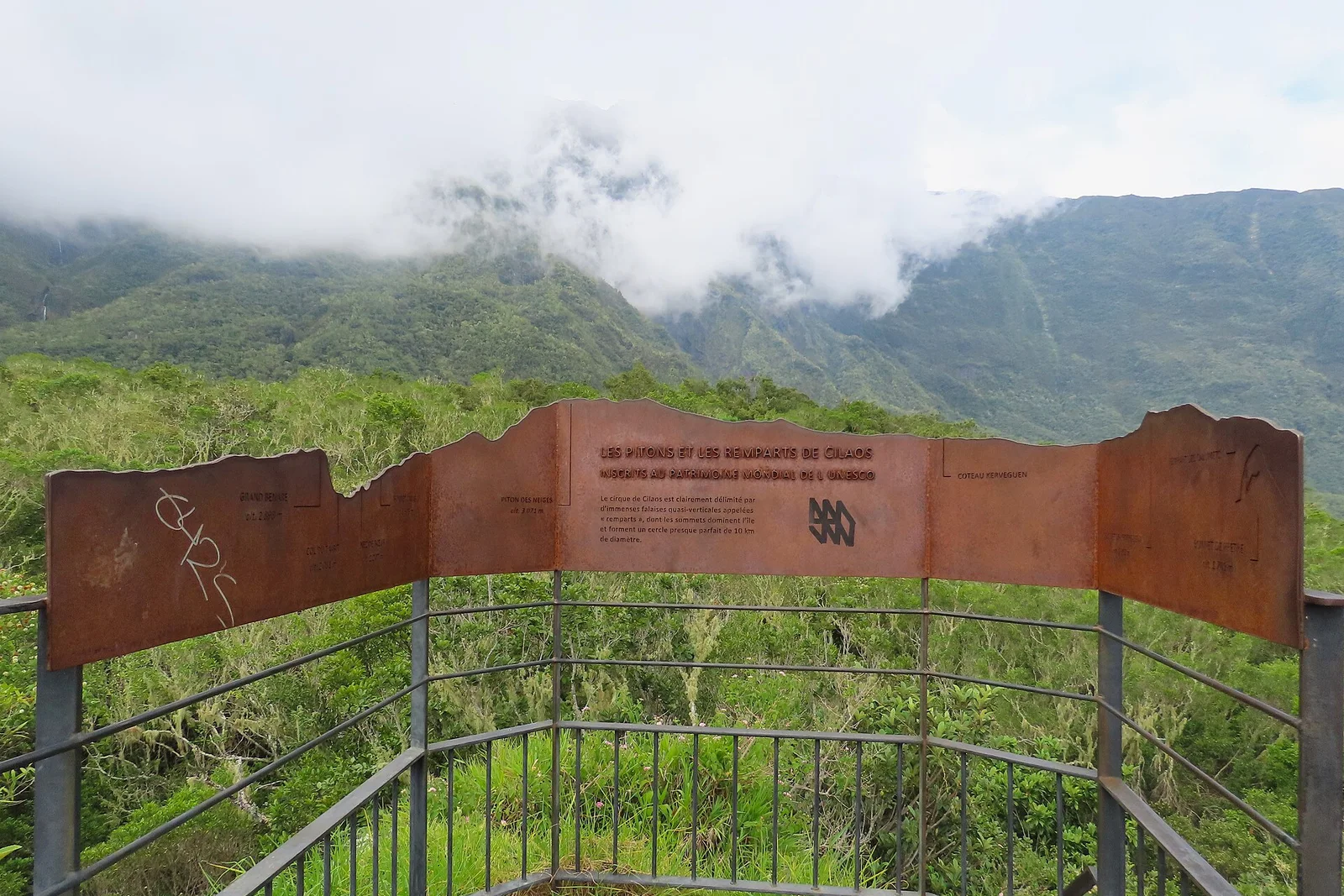 Photo: Pitons, cirques et remparts de l’île de La Réunion