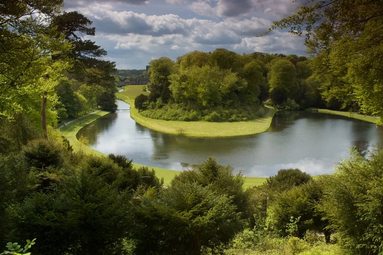 Foto: Studley Royal Park mit den Ruinen von Fountains Abbey