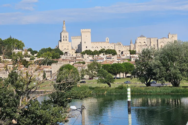 Foto: Centro histórico de Aviñón: Palacio de los Papas, conjunto episcopal y puente de Aviñón